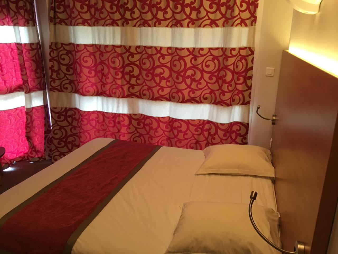 Hotel Les Vallees Labellemontagne 拉布雷斯 外观 照片