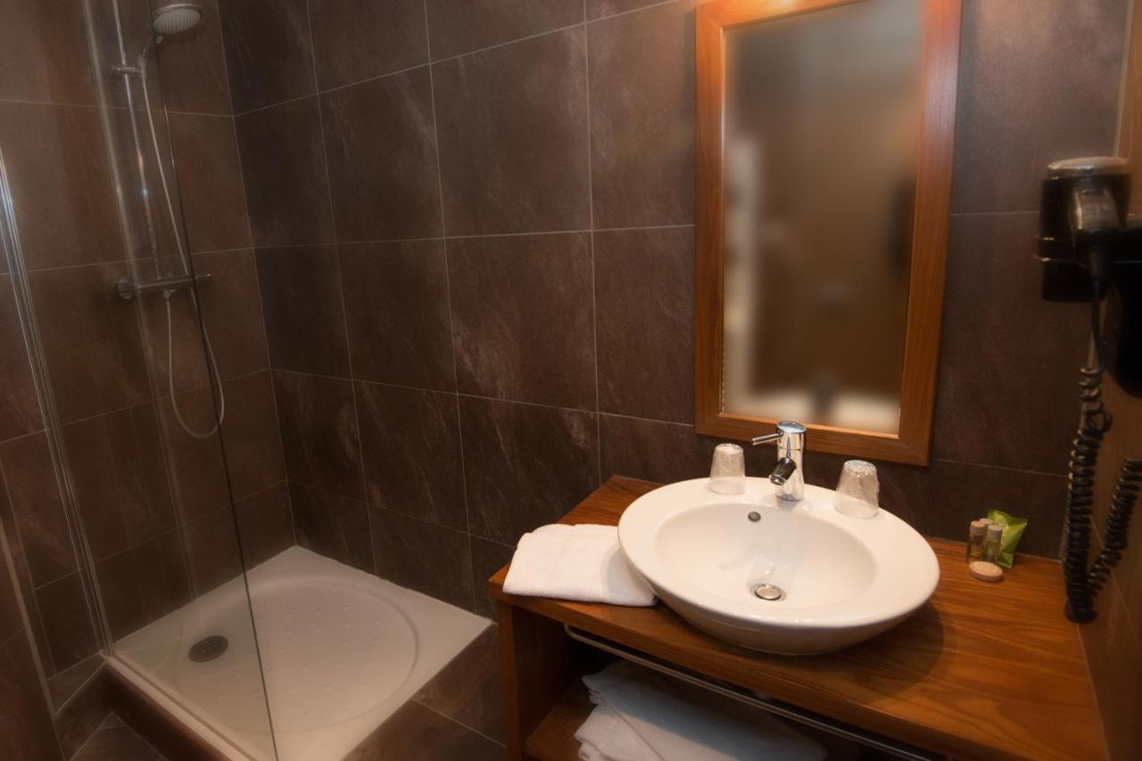 Hotel Les Vallees Labellemontagne 拉布雷斯 外观 照片